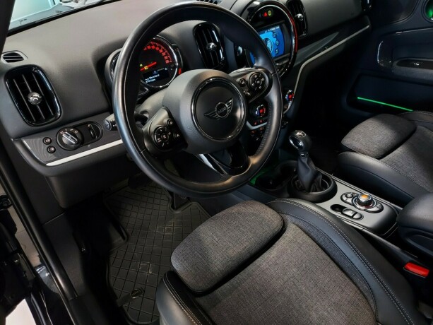 mini-countryman-elektrisitetbensin-2019-big-18