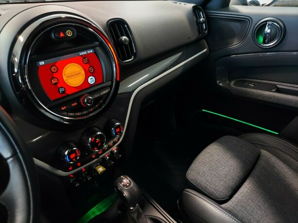 mini-countryman-elektrisitetbensin-2019-big-44