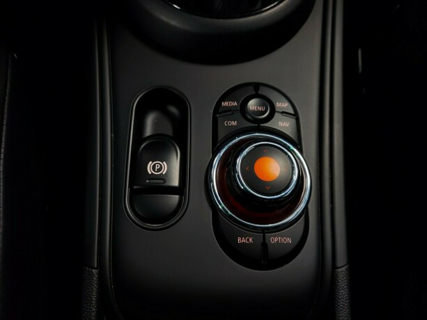 mini-countryman-elektrisitetbensin-2019-big-36