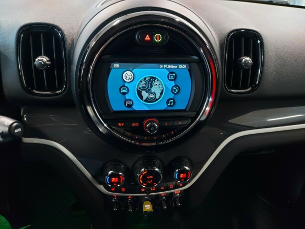 mini-countryman-elektrisitetbensin-2019-big-33