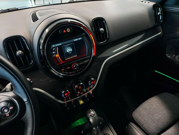 mini-countryman-elektrisitetbensin-2019-big-39