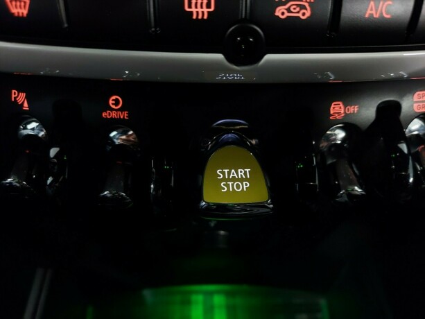 mini-countryman-elektrisitetbensin-2019-big-34