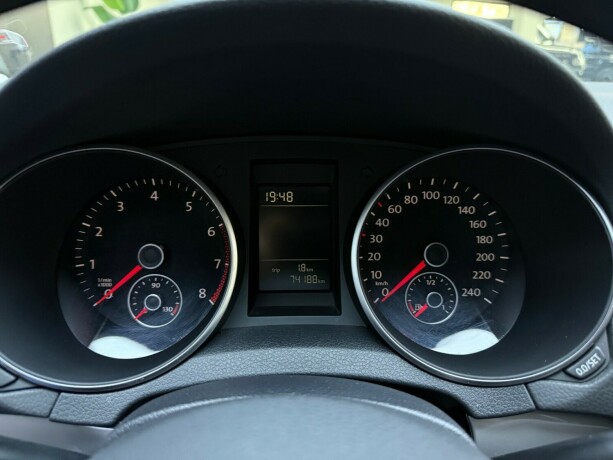 volkswagen-golf-bensin-2011-big-12