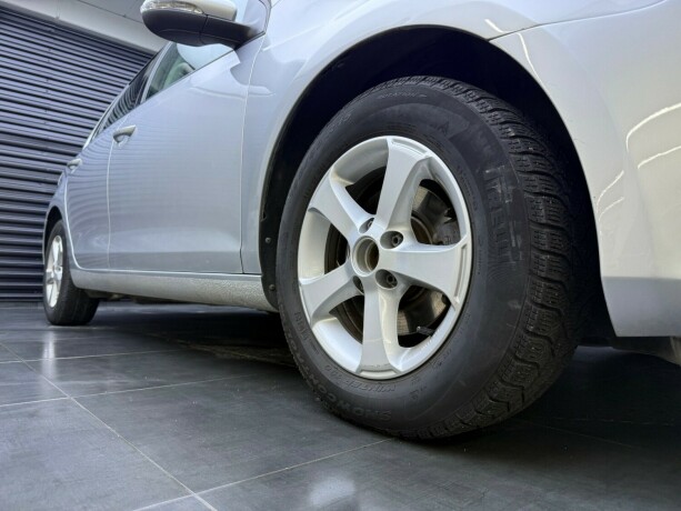 volkswagen-golf-bensin-2011-big-5