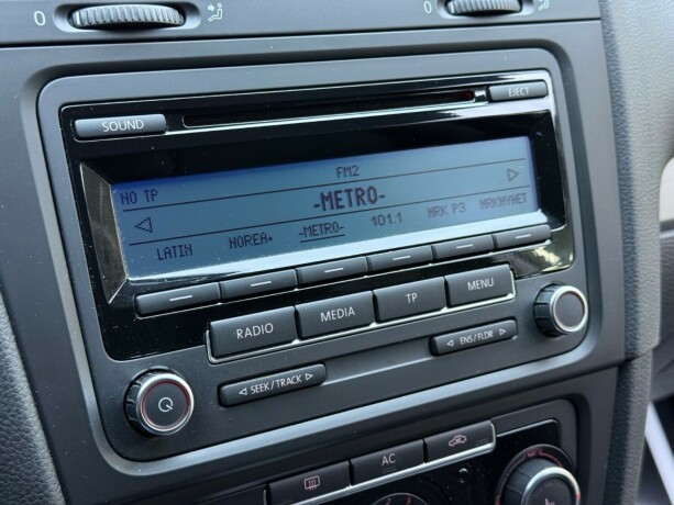 volkswagen-golf-bensin-2011-big-13