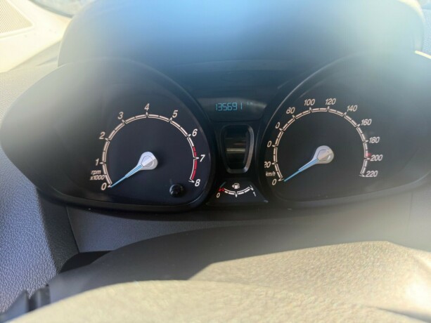 ford-transit-courier-bensin-2017-big-26