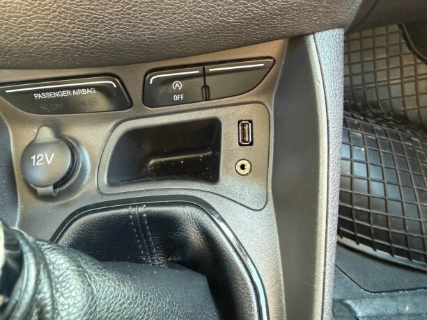 ford-transit-courier-bensin-2017-big-28