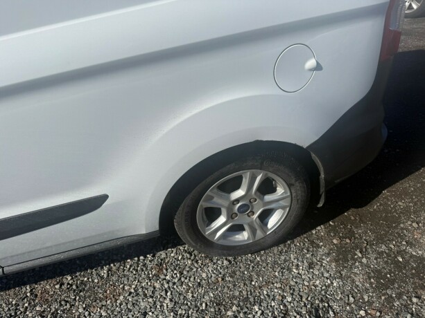 ford-transit-courier-bensin-2017-big-11