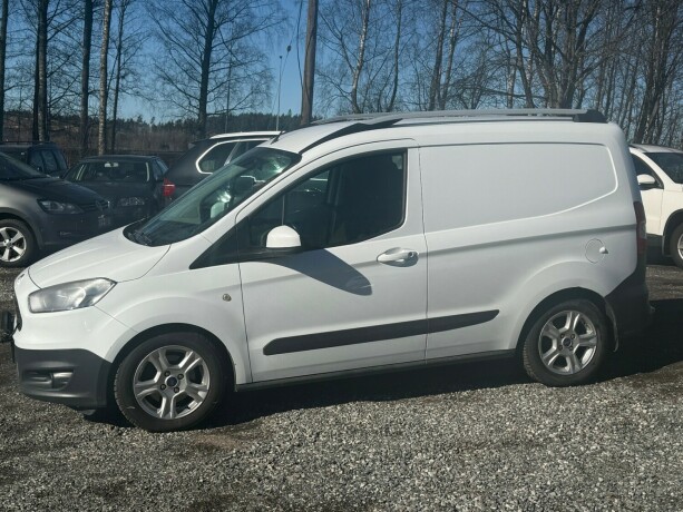 ford-transit-courier-bensin-2017-big-3