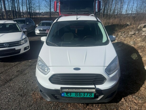 ford-transit-courier-bensin-2017-big-23