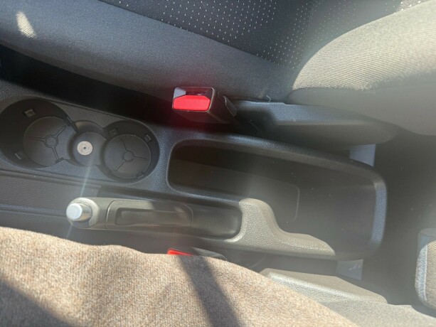 ford-transit-courier-bensin-2017-big-27