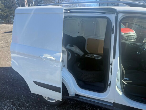 ford-transit-courier-bensin-2017-big-8