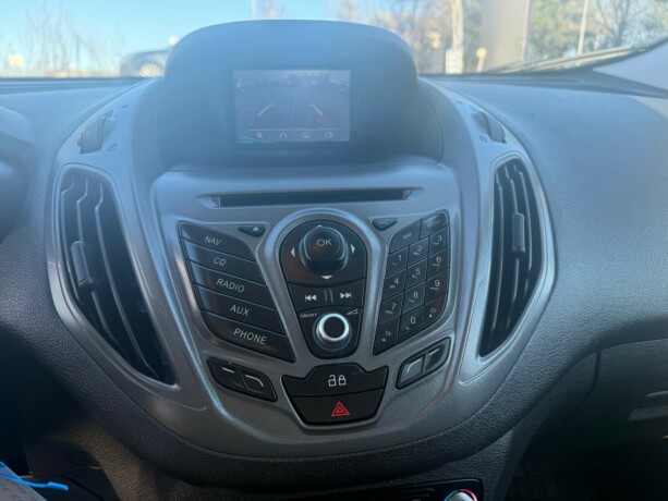 ford-connect-bensin-2017-big-19