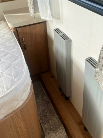 hobby-545-kmf-de-luxe-k248yesenger-lav-seng-alde-gulvvarme-stekeovn-stort-kj248leskap-tv-2021-big-17