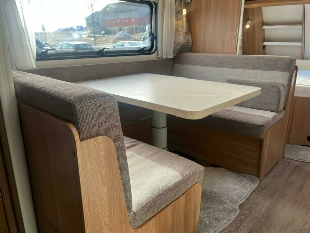 hobby-545-kmf-de-luxe-k248yesenger-lav-seng-alde-gulvvarme-stekeovn-stort-kj248leskap-tv-2021-big-22