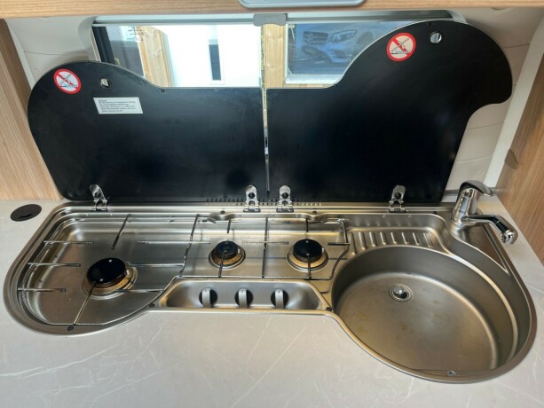 hobby-545-kmf-de-luxe-k248yesenger-lav-seng-alde-gulvvarme-stekeovn-stort-kj248leskap-tv-2021-big-28