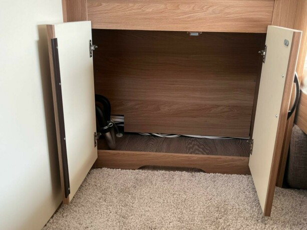 hobby-545-kmf-de-luxe-k248yesenger-lav-seng-alde-gulvvarme-stekeovn-stort-kj248leskap-tv-2021-big-56