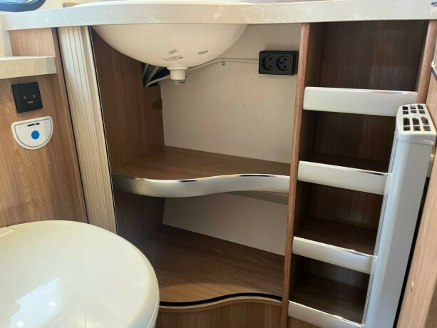 hobby-545-kmf-de-luxe-k248yesenger-lav-seng-alde-gulvvarme-stekeovn-stort-kj248leskap-tv-2021-big-53