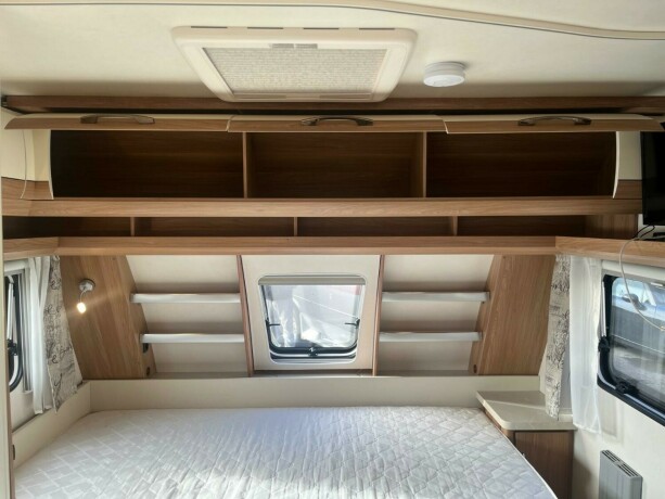 hobby-545-kmf-de-luxe-k248yesenger-lav-seng-alde-gulvvarme-stekeovn-stort-kj248leskap-tv-2021-big-14