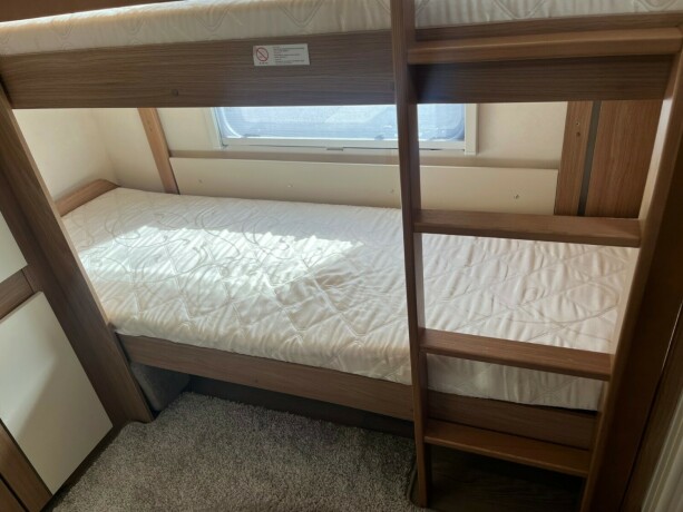 hobby-545-kmf-de-luxe-k248yesenger-lav-seng-alde-gulvvarme-stekeovn-stort-kj248leskap-tv-2021-big-59