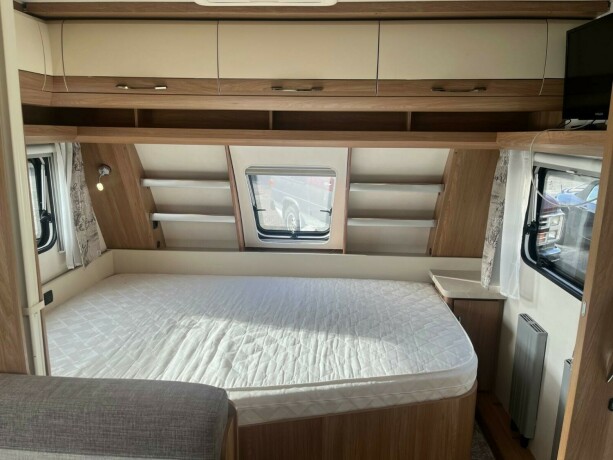 hobby-545-kmf-de-luxe-k248yesenger-lav-seng-alde-gulvvarme-stekeovn-stort-kj248leskap-tv-2021-big-10