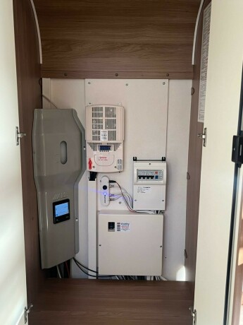 hobby-545-kmf-de-luxe-k248yesenger-lav-seng-alde-gulvvarme-stekeovn-stort-kj248leskap-tv-2021-big-55