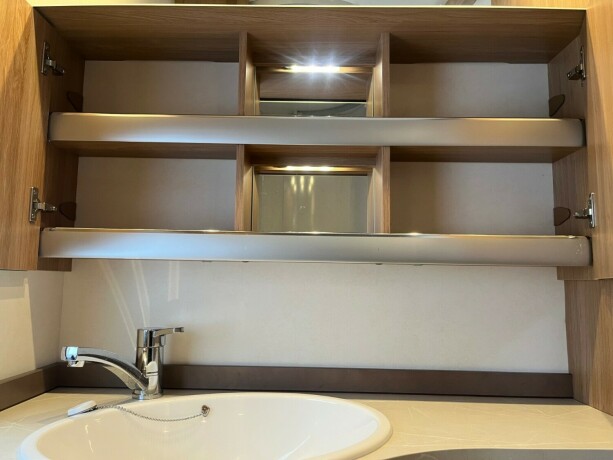 hobby-545-kmf-de-luxe-k248yesenger-lav-seng-alde-gulvvarme-stekeovn-stort-kj248leskap-tv-2021-big-50