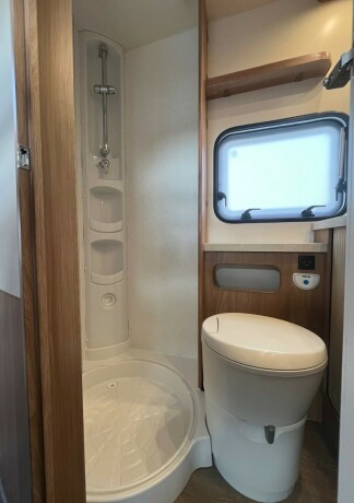 hobby-545-kmf-de-luxe-k248yesenger-lav-seng-alde-gulvvarme-stekeovn-stort-kj248leskap-tv-2021-big-42