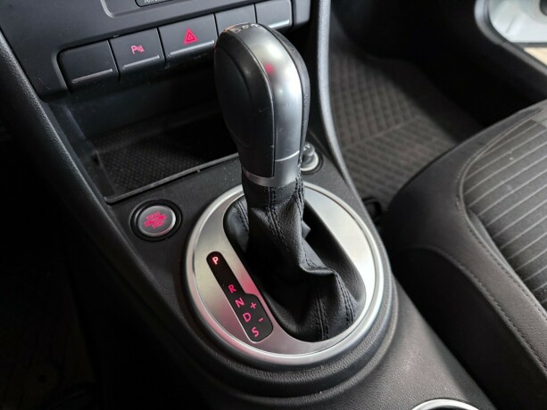 volkswagen-beetle-bensin-2014-big-17