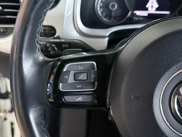 volkswagen-beetle-bensin-2014-big-13