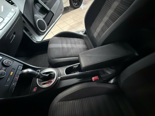 volkswagen-beetle-bensin-2014-big-16