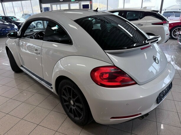 volkswagen-beetle-bensin-2014-big-4