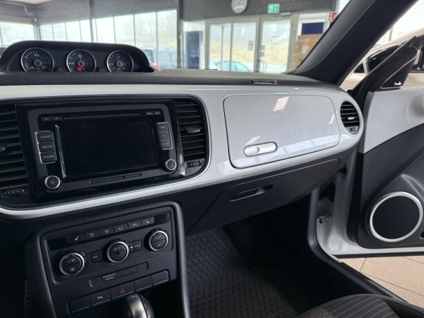 volkswagen-beetle-bensin-2014-big-23