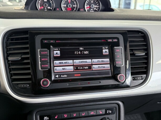 volkswagen-beetle-bensin-2014-big-19