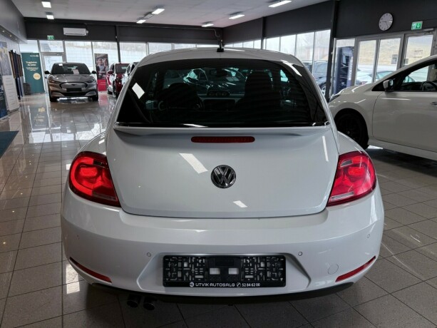 volkswagen-beetle-bensin-2014-big-5