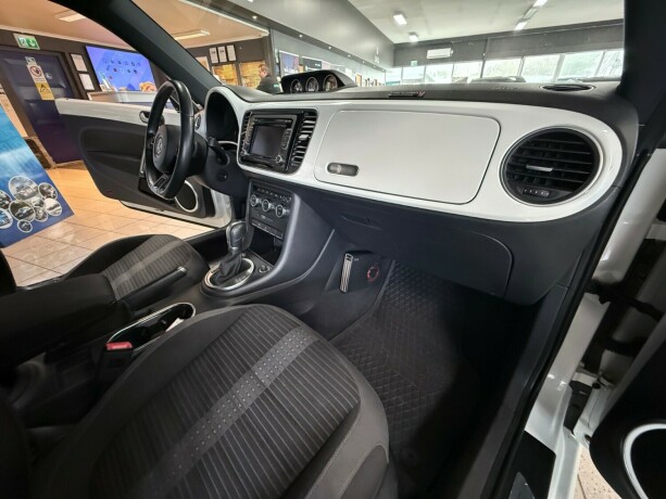 volkswagen-beetle-bensin-2014-big-26