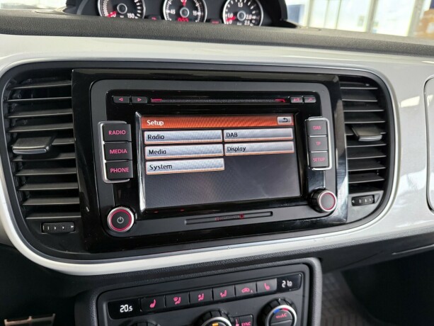 volkswagen-beetle-bensin-2014-big-21