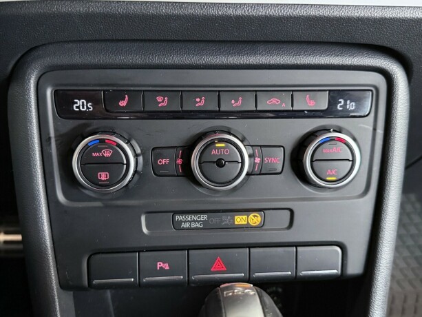 volkswagen-beetle-bensin-2014-big-18