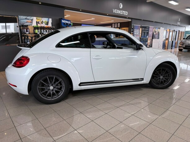 volkswagen-beetle-bensin-2014-big-7