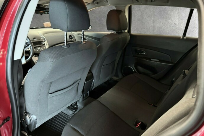 chevrolet-cruze-bensin-2013-big-13