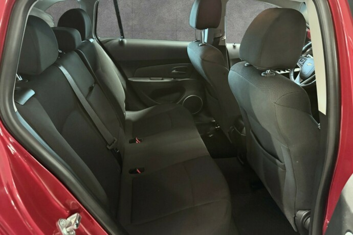 chevrolet-cruze-bensin-2013-big-14