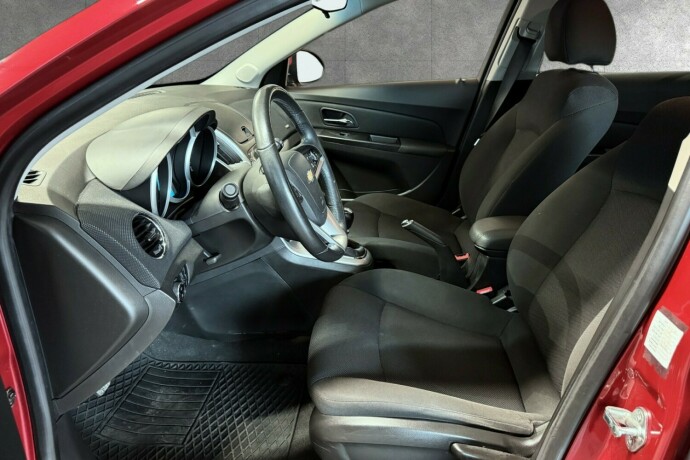 chevrolet-cruze-bensin-2013-big-11