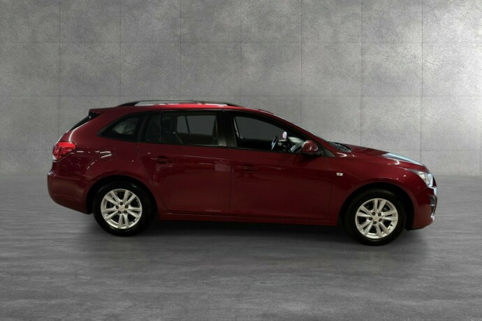 chevrolet-cruze-bensin-2013-big-4