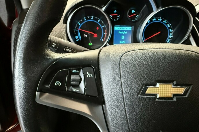 chevrolet-cruze-bensin-2013-big-20