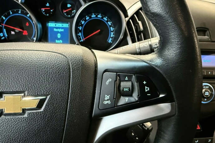 chevrolet-cruze-bensin-2013-big-17