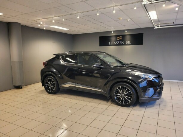 toyota-c-hr-elektrisitetbensin-2017-big-2