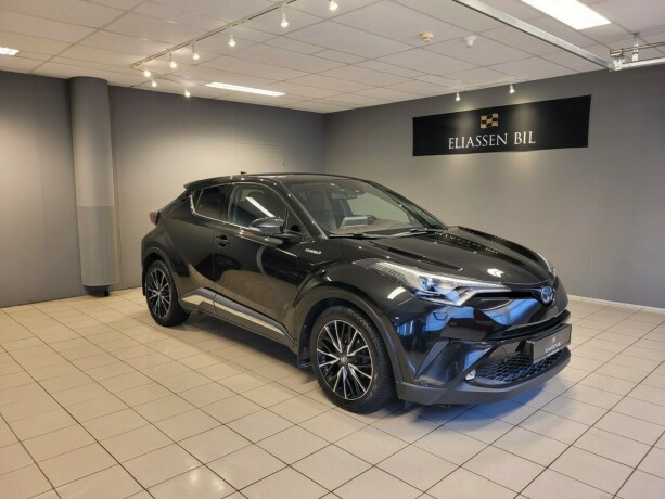toyota-c-hr-elektrisitetbensin-2017-big-0