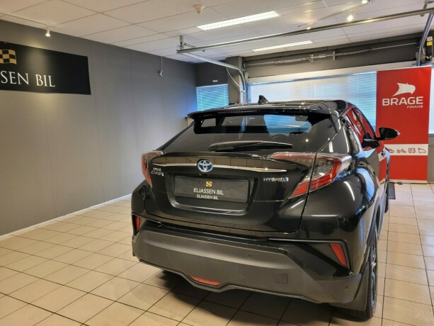 toyota-c-hr-elektrisitetbensin-2017-big-5