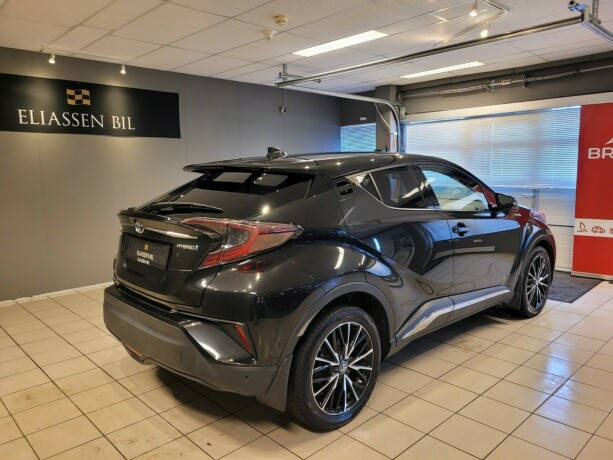 toyota-c-hr-elektrisitetbensin-2017-big-4