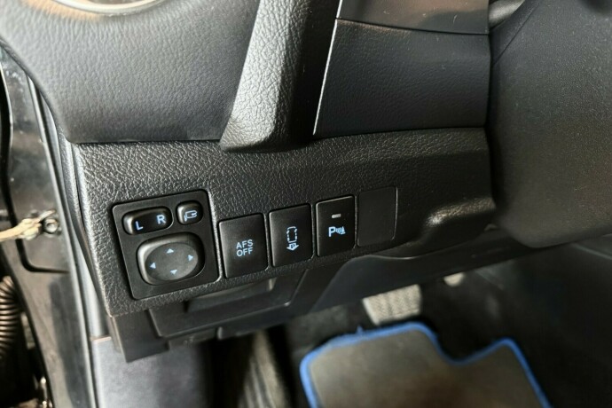 toyota-auris-elektrisitetbensin-2015-big-25